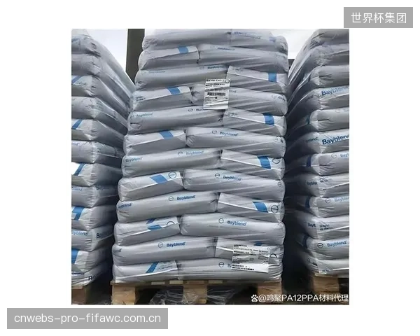 引入AI视觉裂纹探伤系统后，某头部头盔制造商的PC-ABS注塑生产线废品率降低了3.5%，每年节约材料成本超过50万美元